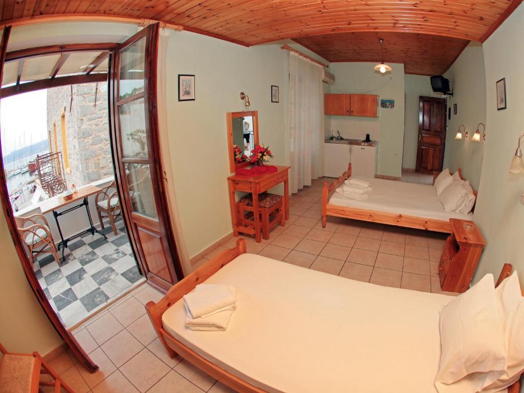 Glaros Guesthouse Hydra  Room photo